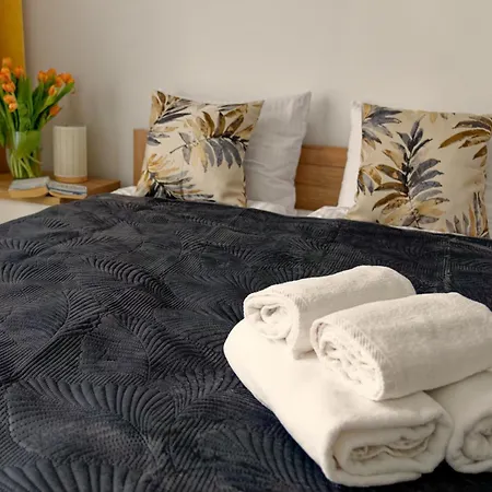 Apartmán Bialowieska - Przytulny Z Ogrodkiem, Parking - - Fair